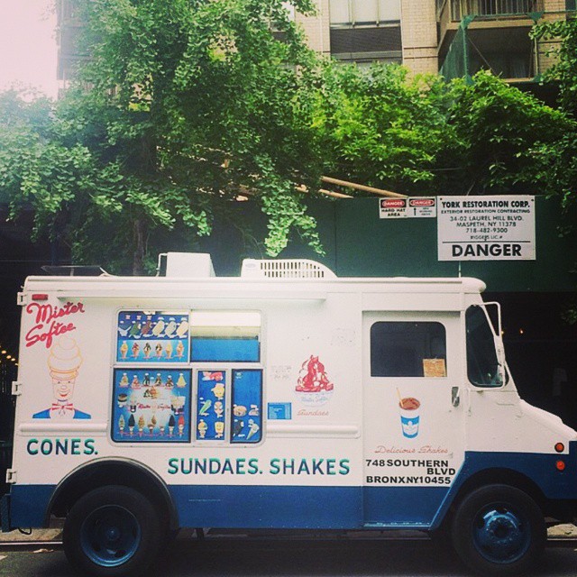 Falta menos para verano. Uno de los muchisimos food truck de helados en NY#summer #verano #foodtruck #foodnomads #icecream #helados #nuevayork #lifestyle #cool #nomads #foodies #foodonwheels #ontheroad #ny