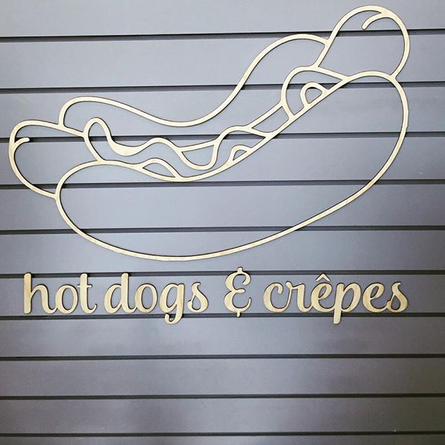 Come and eat with us at calle Maria de Molina 18 @maurahotdogsncrepes Os esperamos!!! Hot dogs gourmet y nuestras crepes de siempre  #hotdog #perritocaliente #crepes #maurahotdogs #ñam #madridmola #igers #igersmadrid #madrid #food #foodporn #deco #style