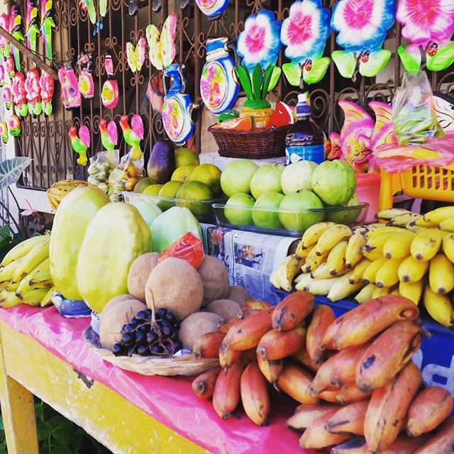 Street fruits.#nicaragua #nica #natural #fruta #fruits #streetfood #fresh #igers #food #superfood #eatclean #nutrition #street #ñam #deli
